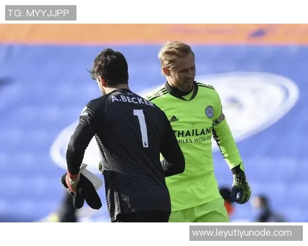 英媒报道小舒梅切尔赛前发现球门高度异常紧急调整确保比赛顺利进行 英媒报道小舒梅切尔赛前发现球门高度异常紧急调整确保比赛顺利进行